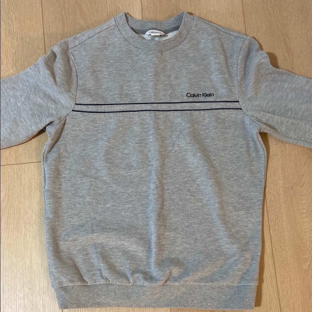 Calvin Klein Gray Crewneck Sweater with Ribbed Neckline